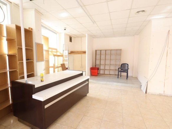 1 Bath Commercial in Torrevieja - Caza De Casa