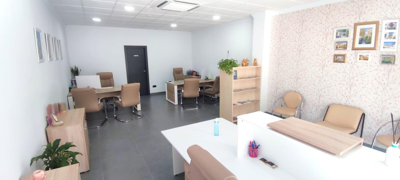Commercial in Albolote - Caza De Casa