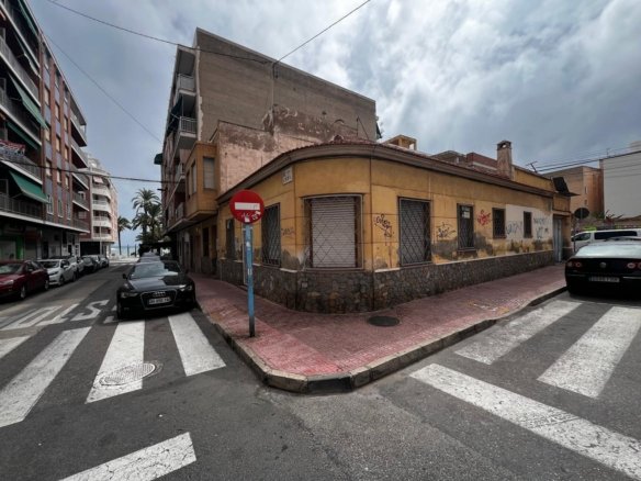 250 m² Land in Torrevieja - Caza De Casa