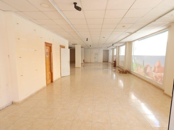 1 Bath Commercial in Torrevieja - Caza De Casa