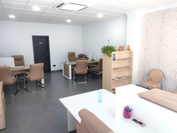Commercial in Albolote - Caza De Casa