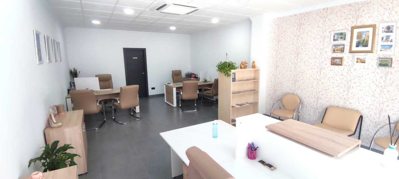 Commercial in Albolote - Caza De Casa