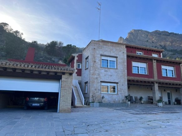 4 Bedroom 3 Bathroom Villa in Orihuela - Caza De Casa