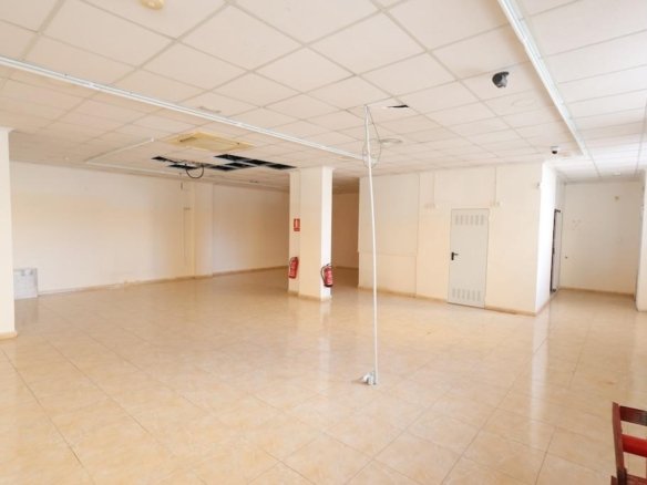 1 Bath Commercial in Torrevieja - Caza De Casa
