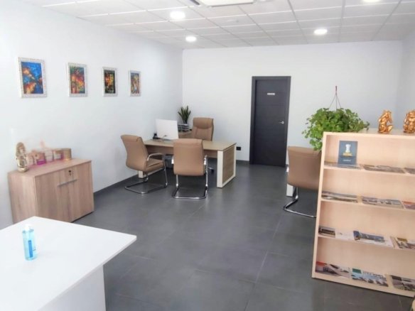 Commercial in Albolote - Caza De Casa