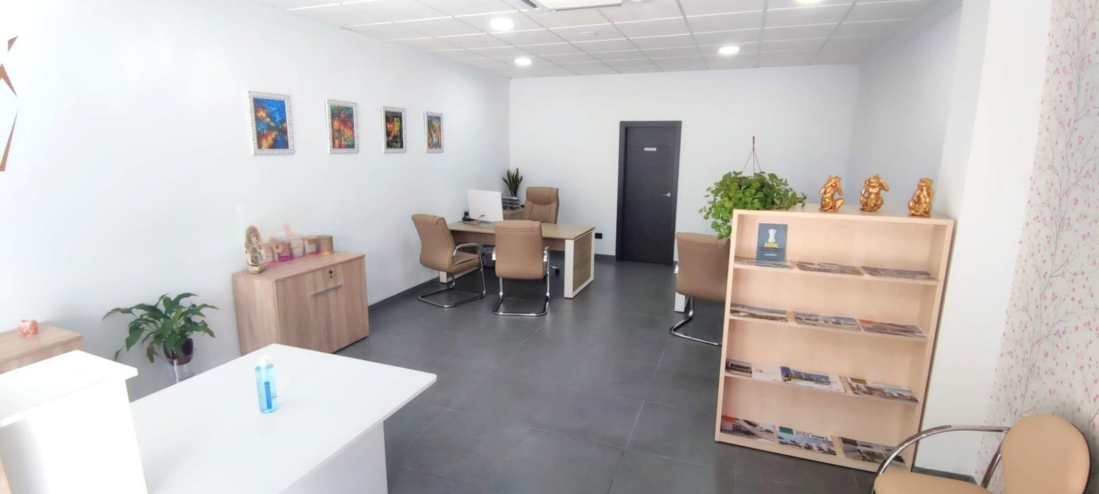 Commercial in Albolote - Caza De Casa