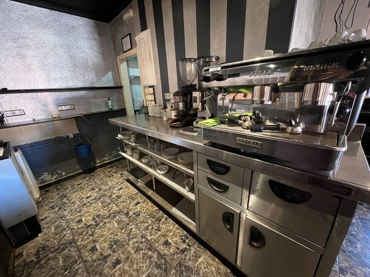 2 Bathroom Commercial in Dolores - Caza De Casa