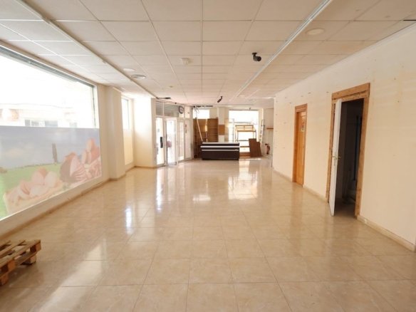 1 Bath Commercial in Torrevieja - Caza De Casa