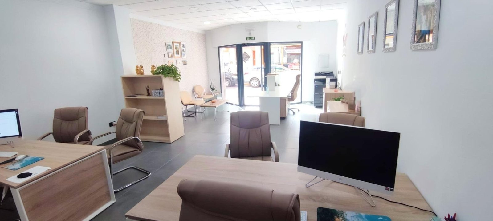 Commercial in Albolote - Caza De Casa