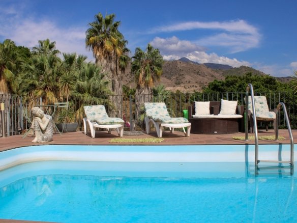 4 Bedroom 2 Bathroom Villa in Nerja - Caza De Casa