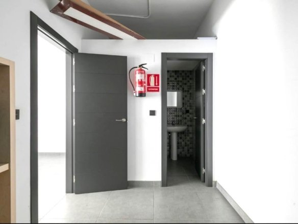 Commercial in Albolote - Caza De Casa