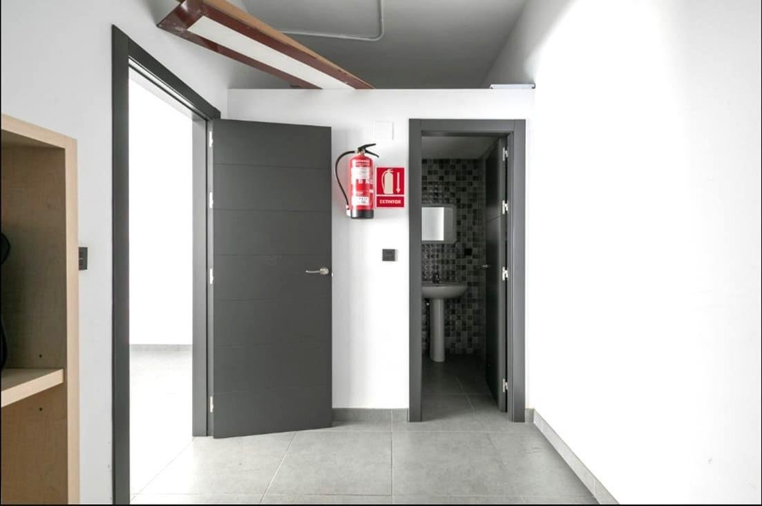 Commercial in Albolote - Caza De Casa
