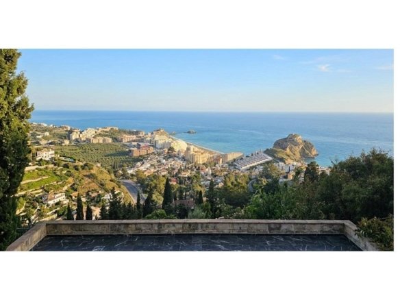 6 Bedroom 3 Bathroom Villa in Almunecar - Caza De Casa