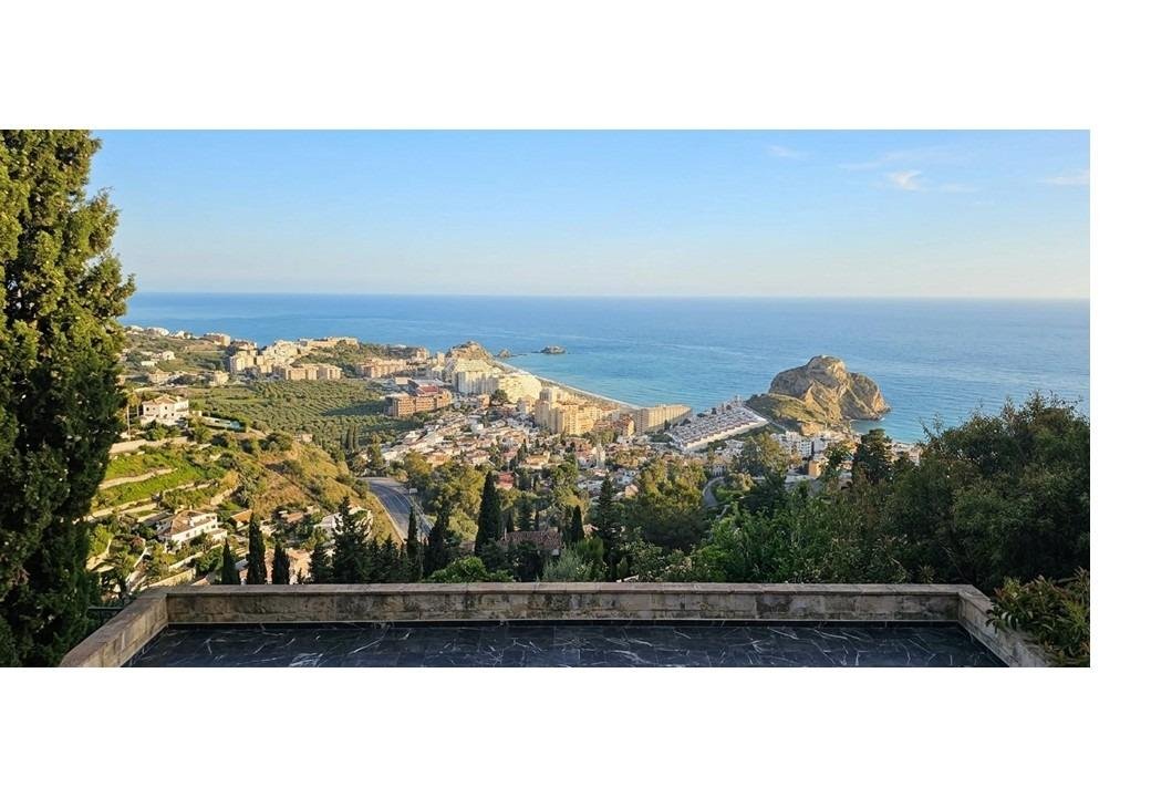 6 Bedroom 3 Bathroom Villa in Almunecar - Caza De Casa