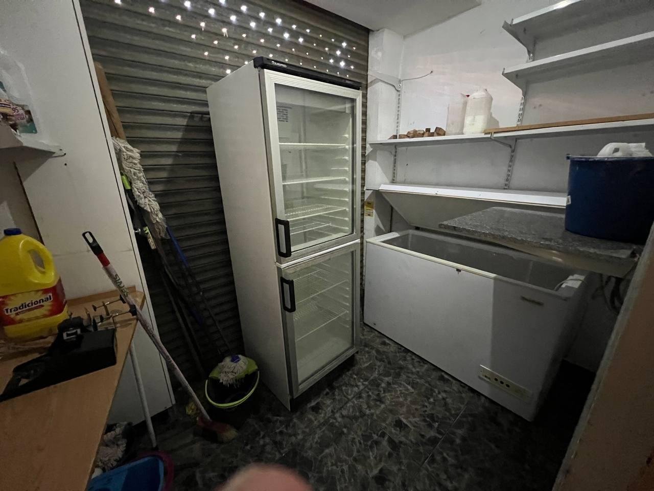 2 Bathroom Commercial in Dolores - Caza De Casa