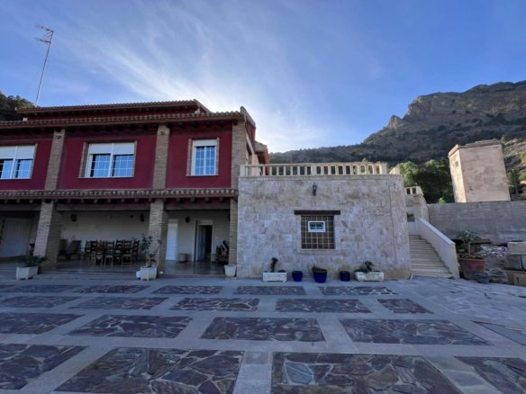 4 Bedroom 3 Bathroom Villa in Orihuela - Caza De Casa