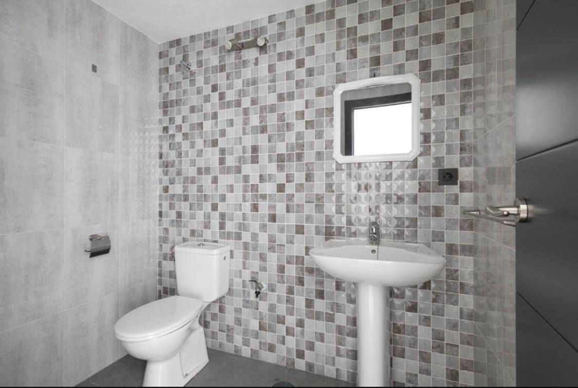Commercial in Albolote - Caza De Casa