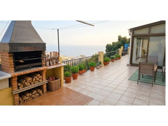 6 Bedroom 3 Bathroom Villa in Almunecar - Caza De Casa