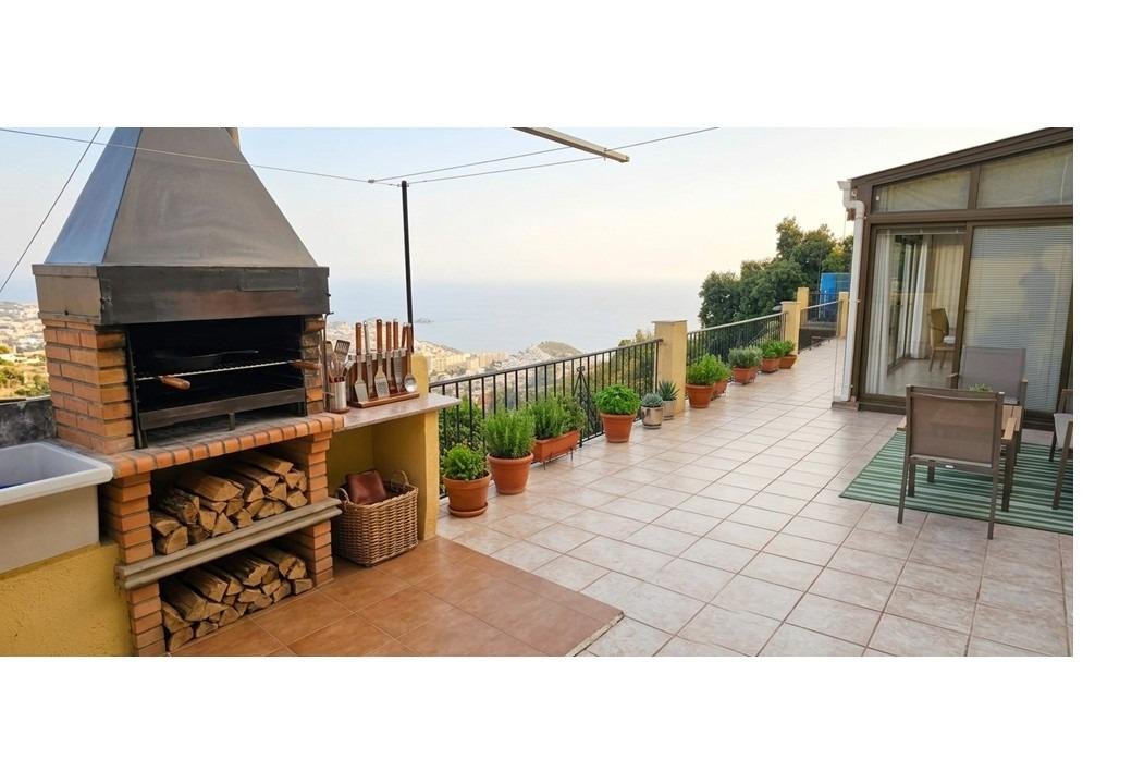 6 Bedroom 3 Bathroom Villa in Almunecar - Caza De Casa