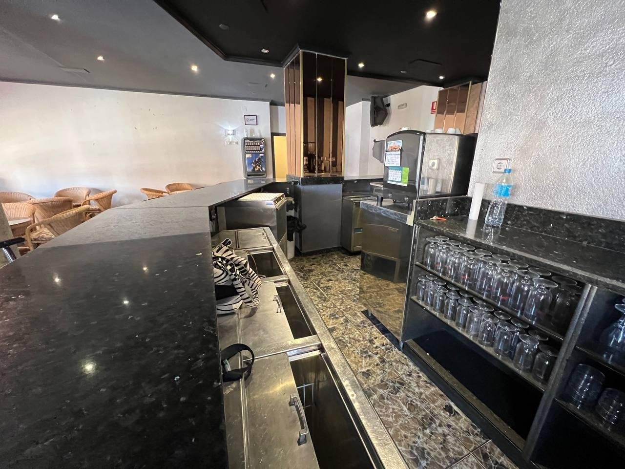 2 Bathroom Commercial in Dolores - Caza De Casa