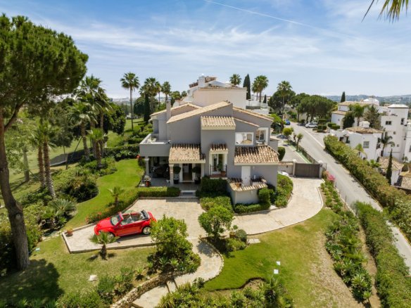 5 Bedroom 4 Bathroom Villa in Marbella - Caza De Casa