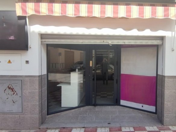 Commercial in Albolote - Caza De Casa