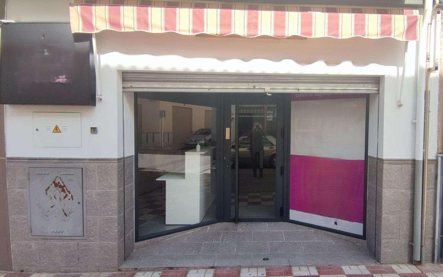Commercial in Albolote - Caza De Casa
