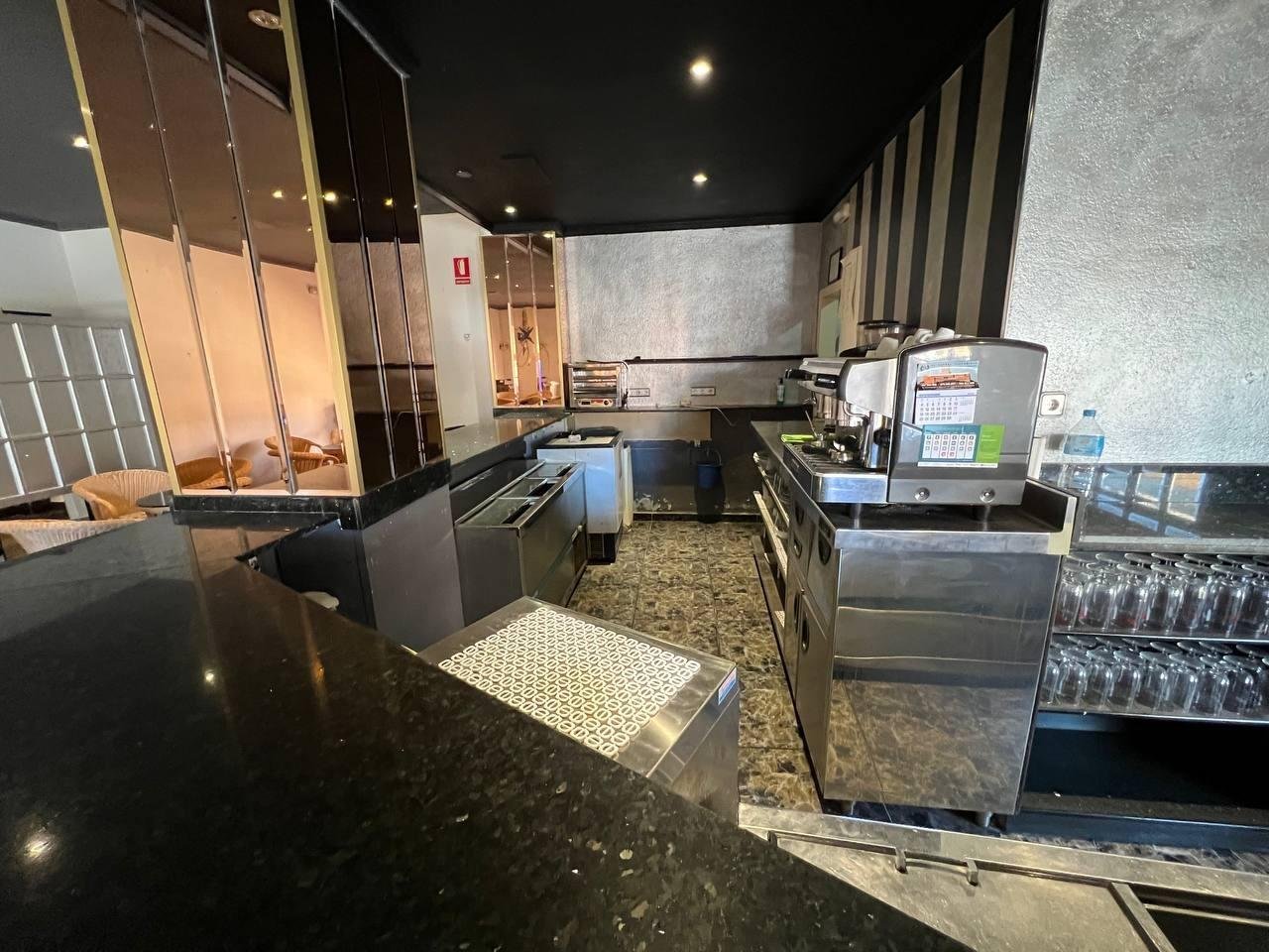 2 Bathroom Commercial in Dolores - Caza De Casa