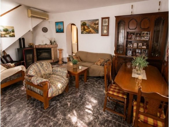 6 Bedroom 3 Bathroom Villa in Almunecar - Caza De Casa