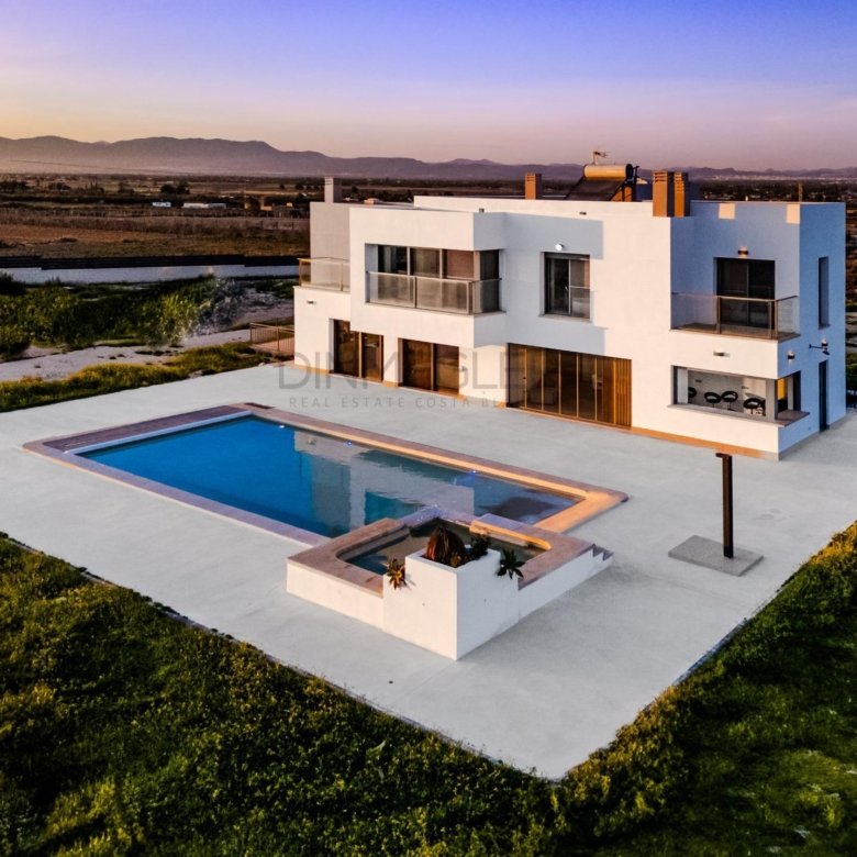 5 Bedroom 4 Bathroom Villa in La Marina - Caza De Casa