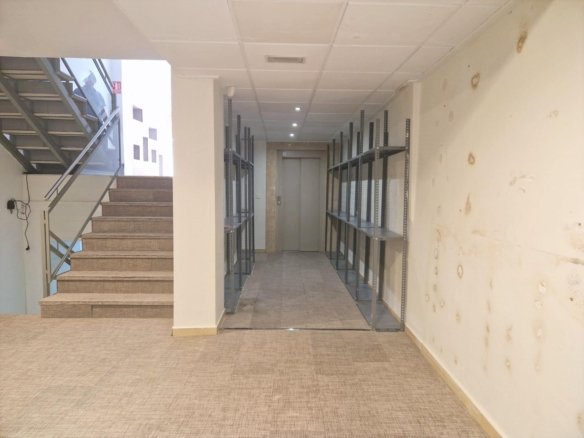 Commercial in Guardamar del Segura - Caza De Casa
