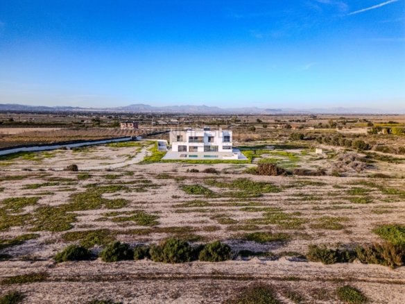 5 Bedroom 4 Bathroom Villa in La Marina - Caza De Casa