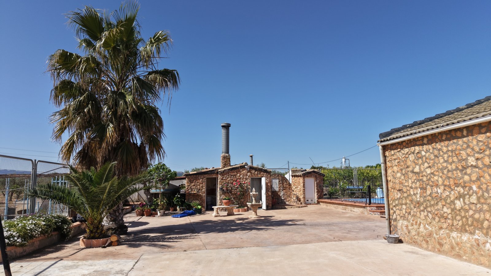 6 Bedroom 3 Bathroom Country House in Yecla - Caza De Casa