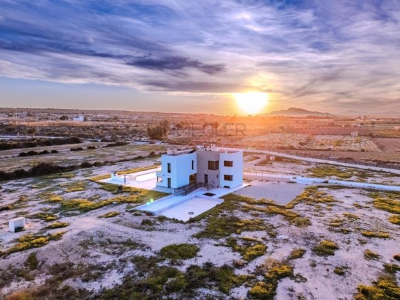 5 Bedroom 4 Bathroom Villa in La Marina - Caza De Casa