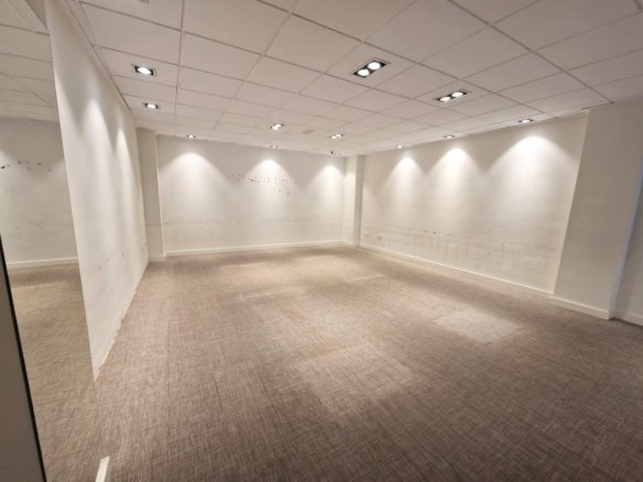 Commercial in Guardamar del Segura - Caza De Casa