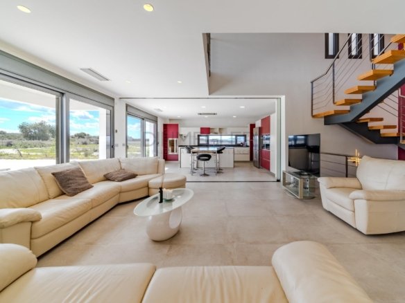 5 Bedroom 4 Bathroom Villa in La Marina - Caza De Casa