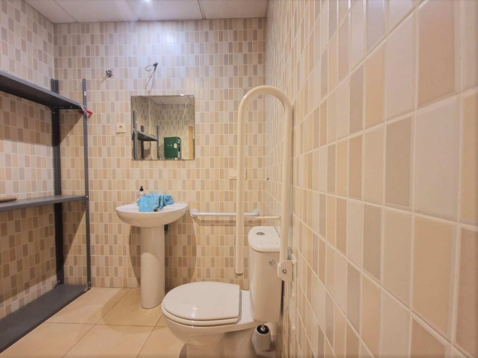 Commercial in Guardamar del Segura - Caza De Casa