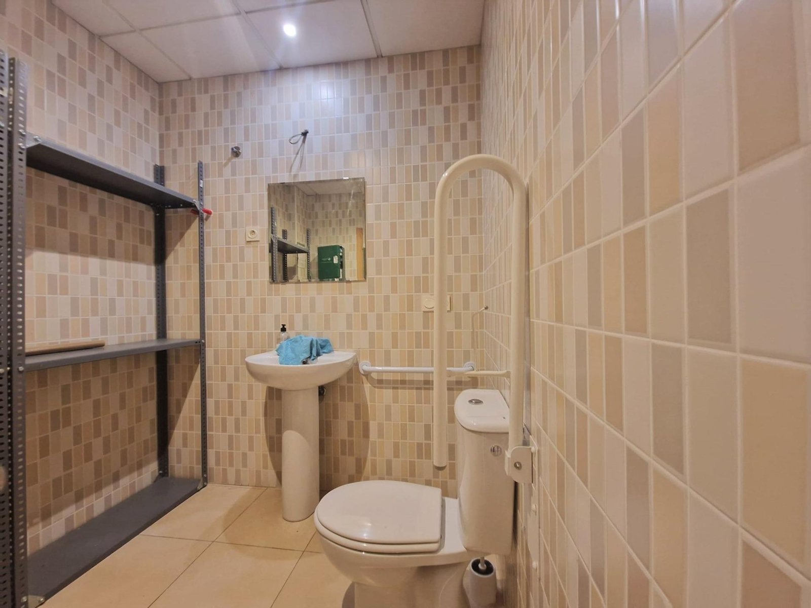 Commercial in Guardamar del Segura - Caza De Casa