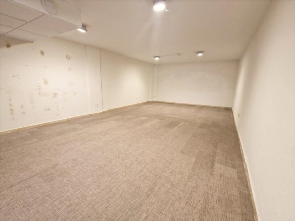 Commercial in Guardamar del Segura - Caza De Casa