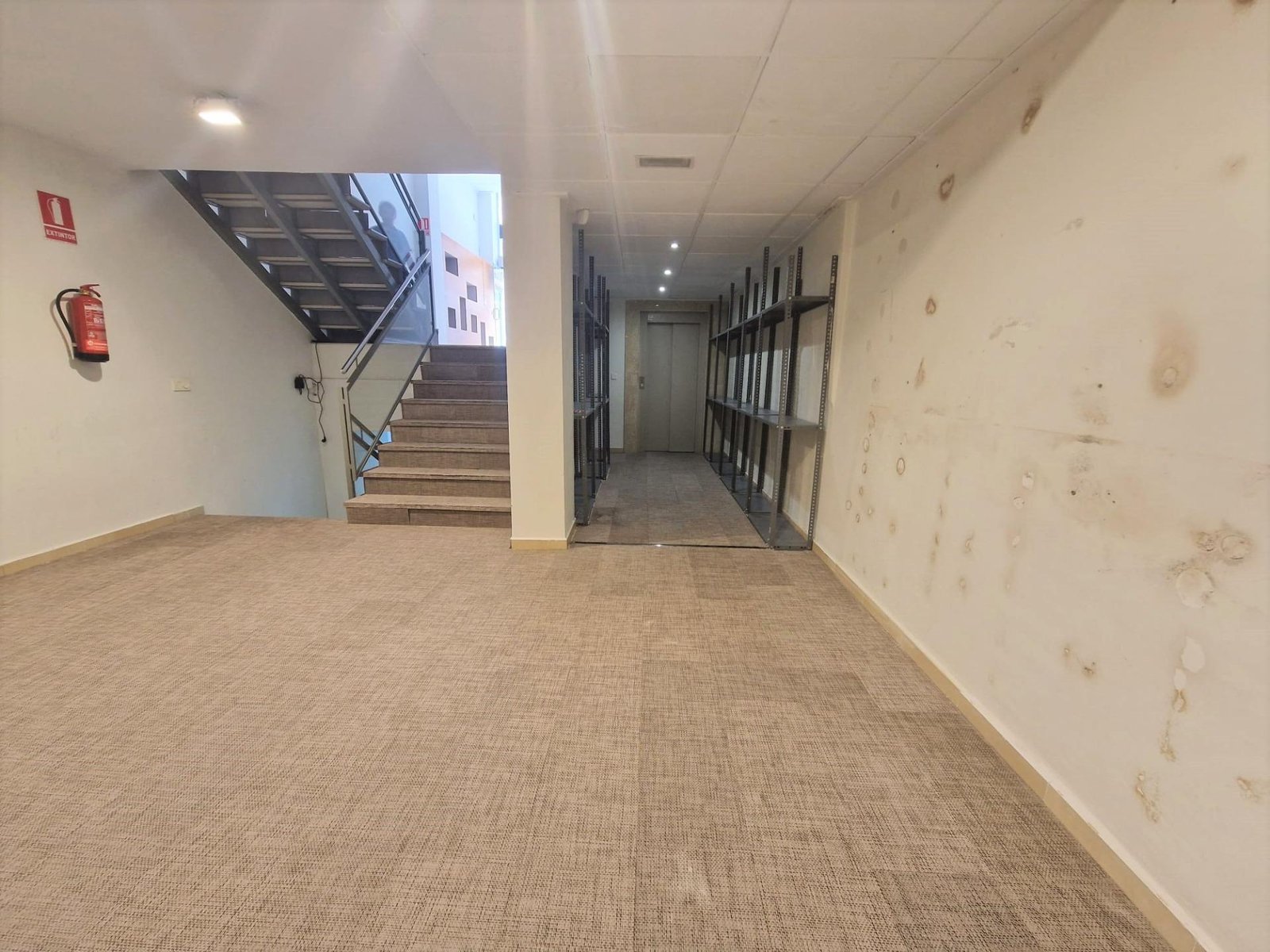 Commercial in Guardamar del Segura - Caza De Casa
