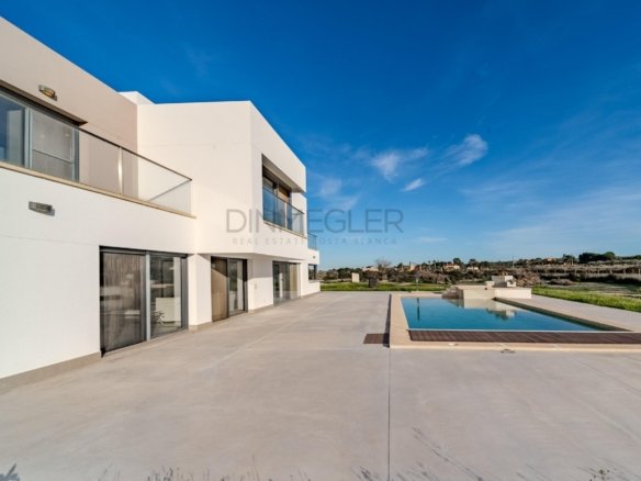 5 Bedroom 4 Bathroom Villa in La Marina - Caza De Casa