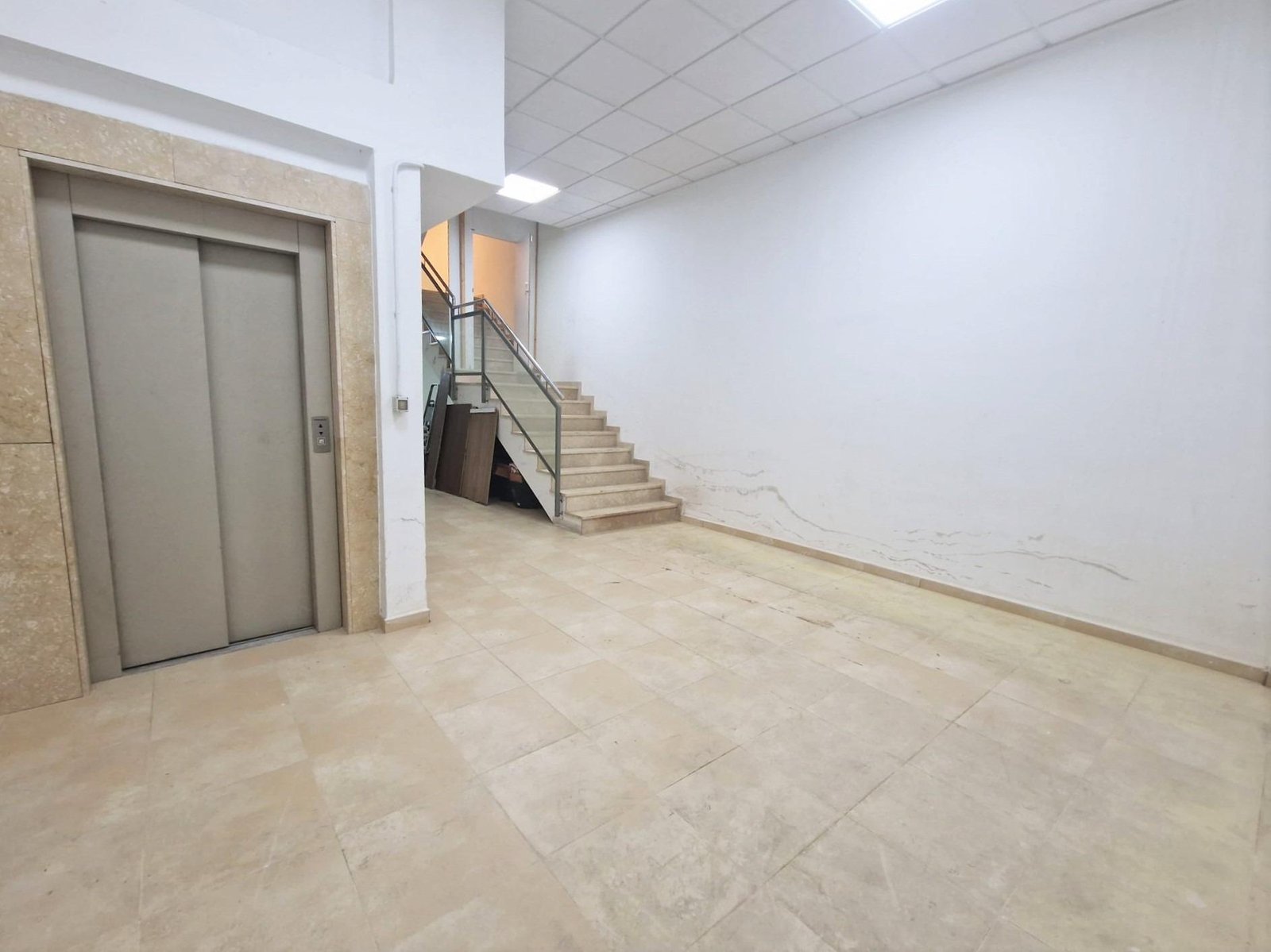 Commercial in Guardamar del Segura - Caza De Casa