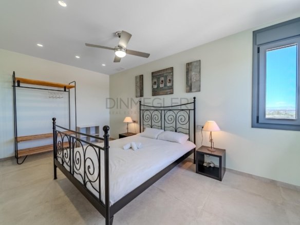 5 Bedroom 4 Bathroom Villa in La Marina - Caza De Casa