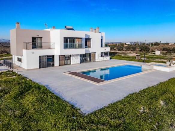 5 Bedroom 4 Bathroom Villa in La Marina - Caza De Casa