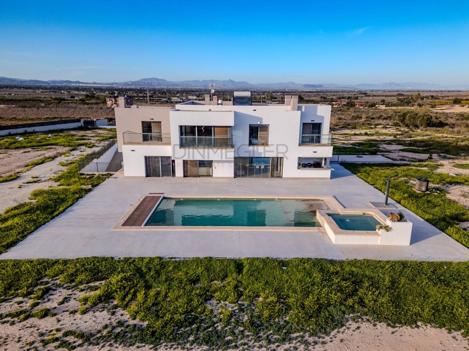5 Bedroom 4 Bathroom Villa in La Marina - Caza De Casa