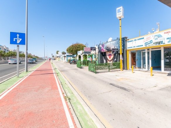 Commercial in Orihuela Costa - Caza De Casa
