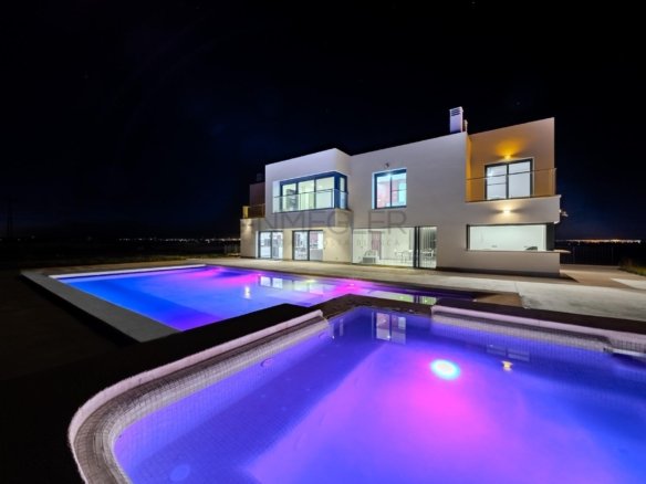 5 Bedroom 4 Bathroom Villa in La Marina - Caza De Casa