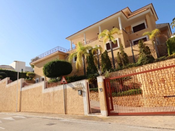 5 Bedroom 6 Bathroom Villa in Altea - Caza De Casa