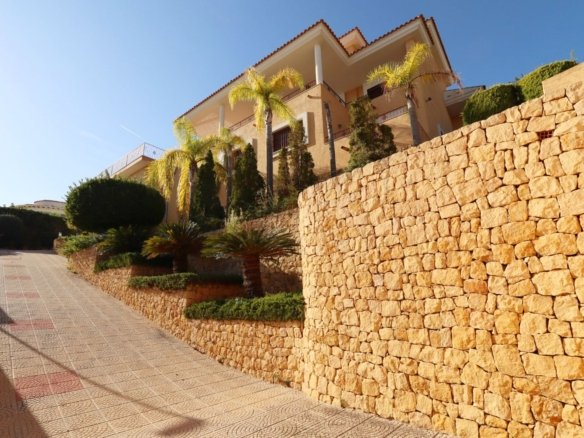 5 Bedroom 6 Bathroom Villa in Altea - Caza De Casa