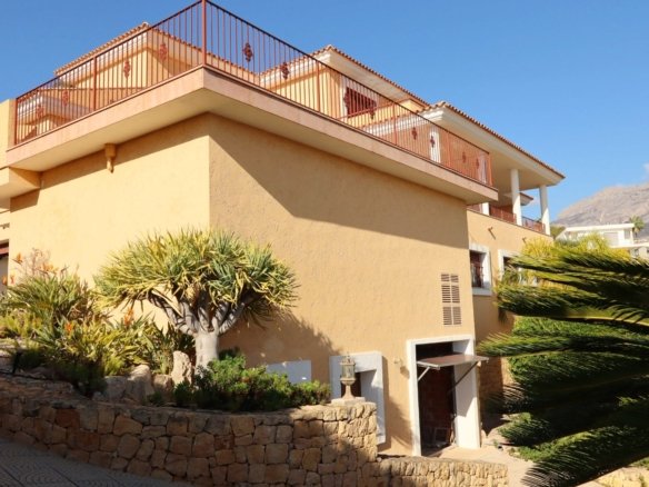 5 Bedroom 6 Bathroom Villa in Altea - Caza De Casa